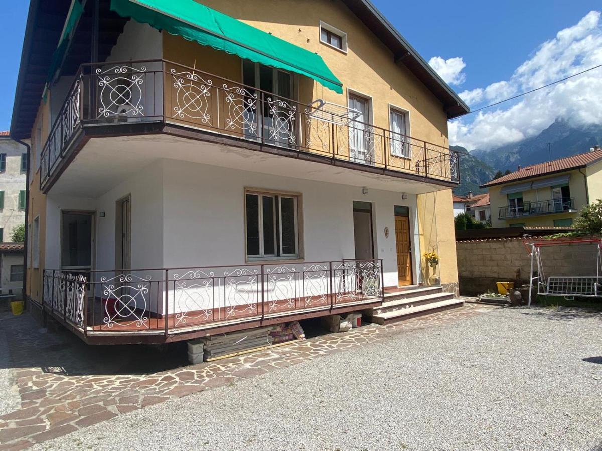 Villa The Swan - Composed By 2 Apartments Манделло-дель-Ларио Экстерьер фото